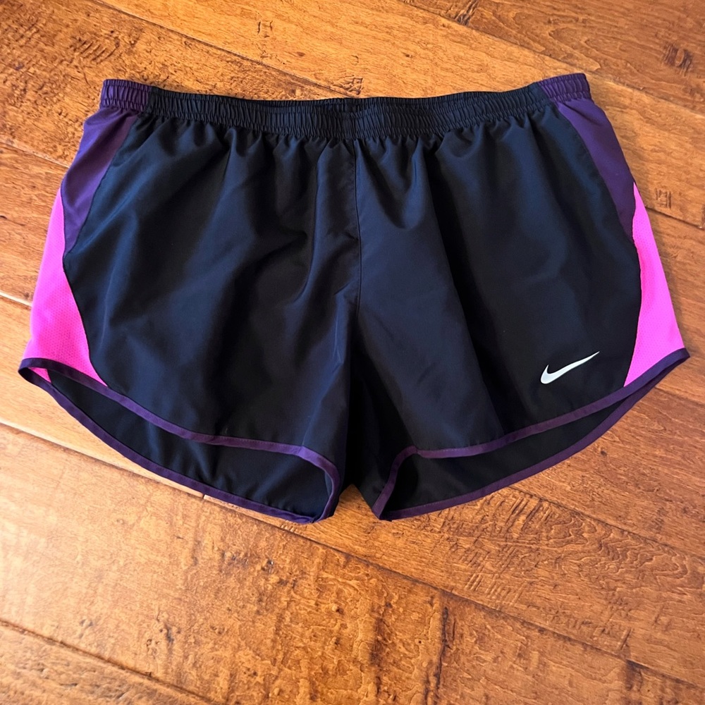 Nike Women's Tempo Dry Core 3"
Running Shorts XL